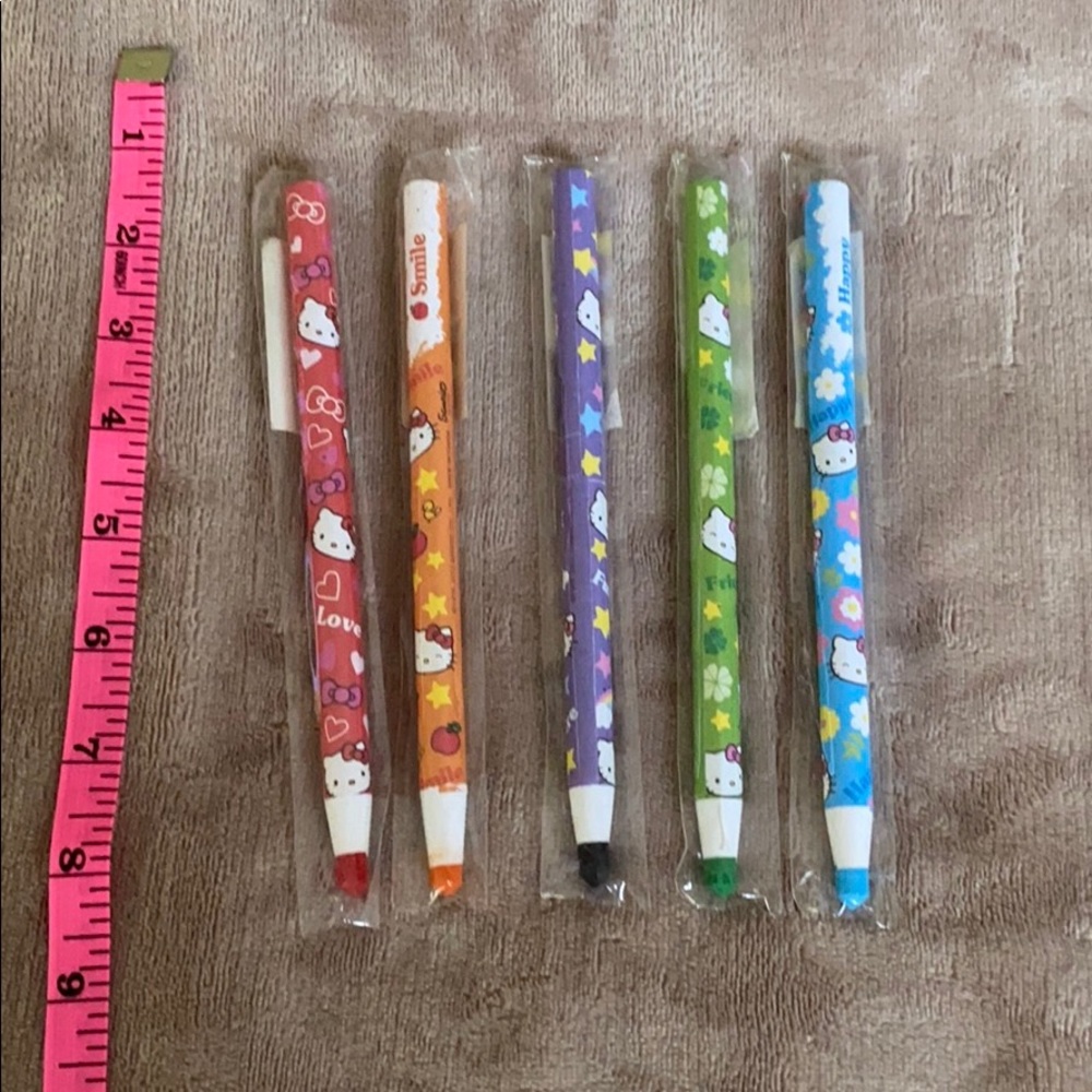 Hello Kitty tear away crayons